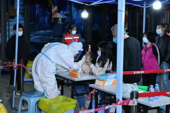 南京一出租车司机确诊当天，这座城市发生了什么？