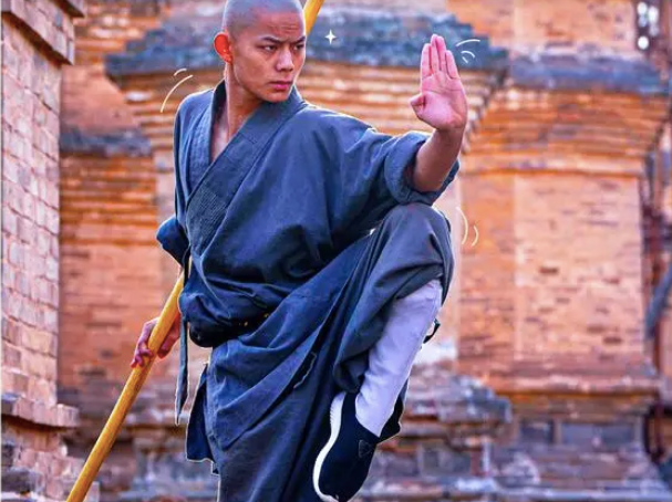 21岁武僧秋风车祸去世前直播画面曝光，那个笑着教功夫的年轻人，永远停在了那个夜晚